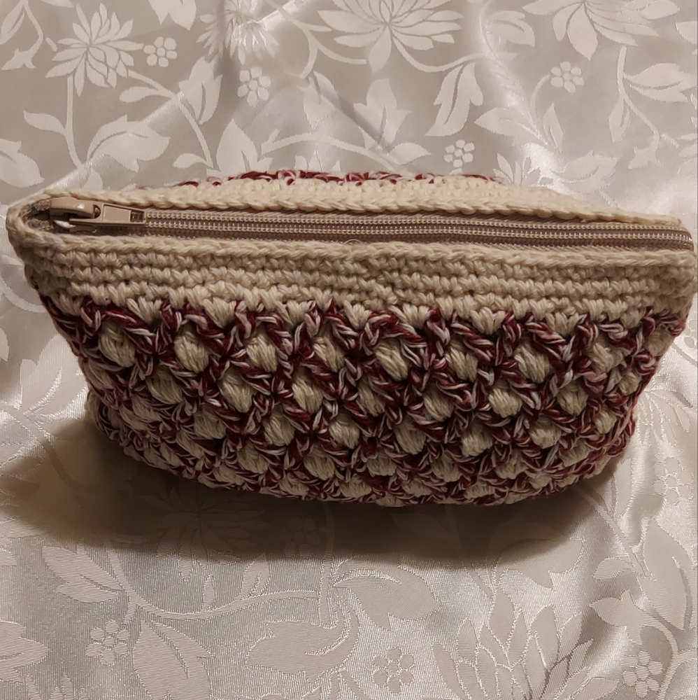 R&R Handmade clutch crochet bag.